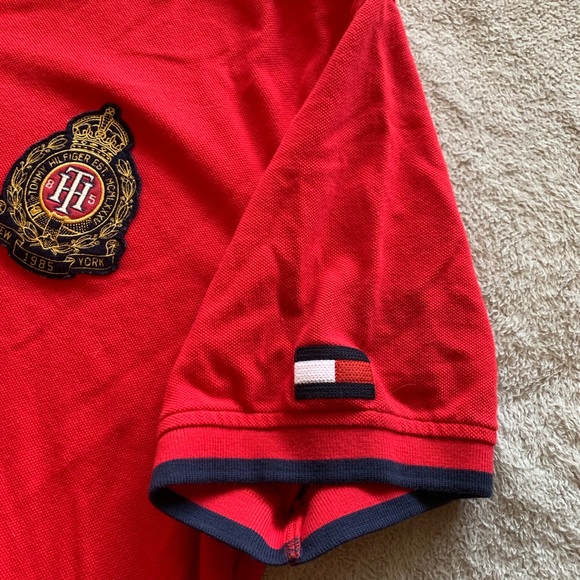 Tommy Hilfiger men’s size XL polo with patch - Picture 5 of 5
